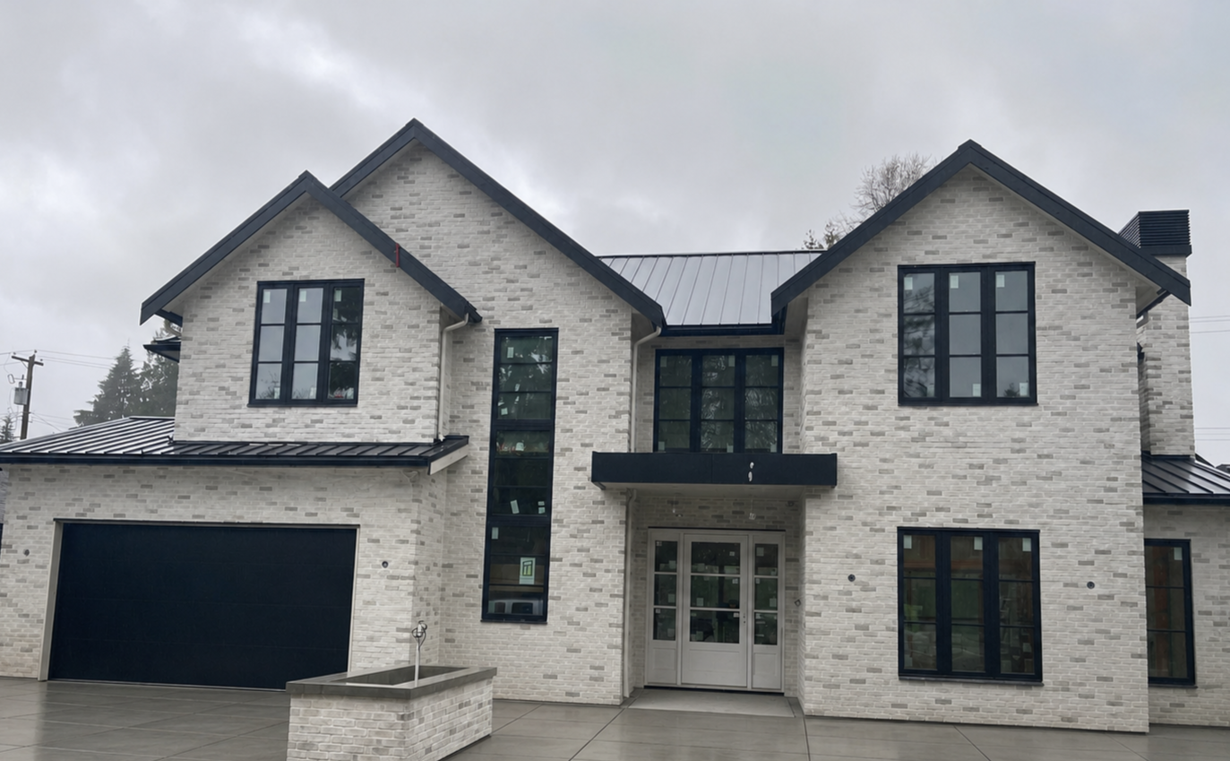 Metal Roof vs Asphalt Roof: Which Is Better for North Vancouver Homes?