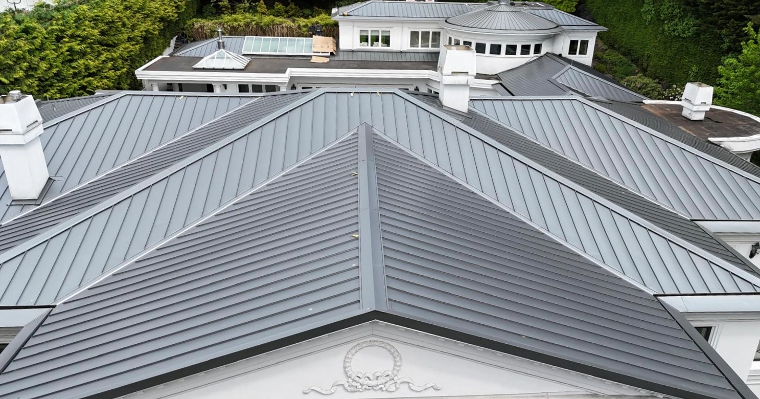 How Long Does a Metal Roof Last in North Vancouver’s Climate?